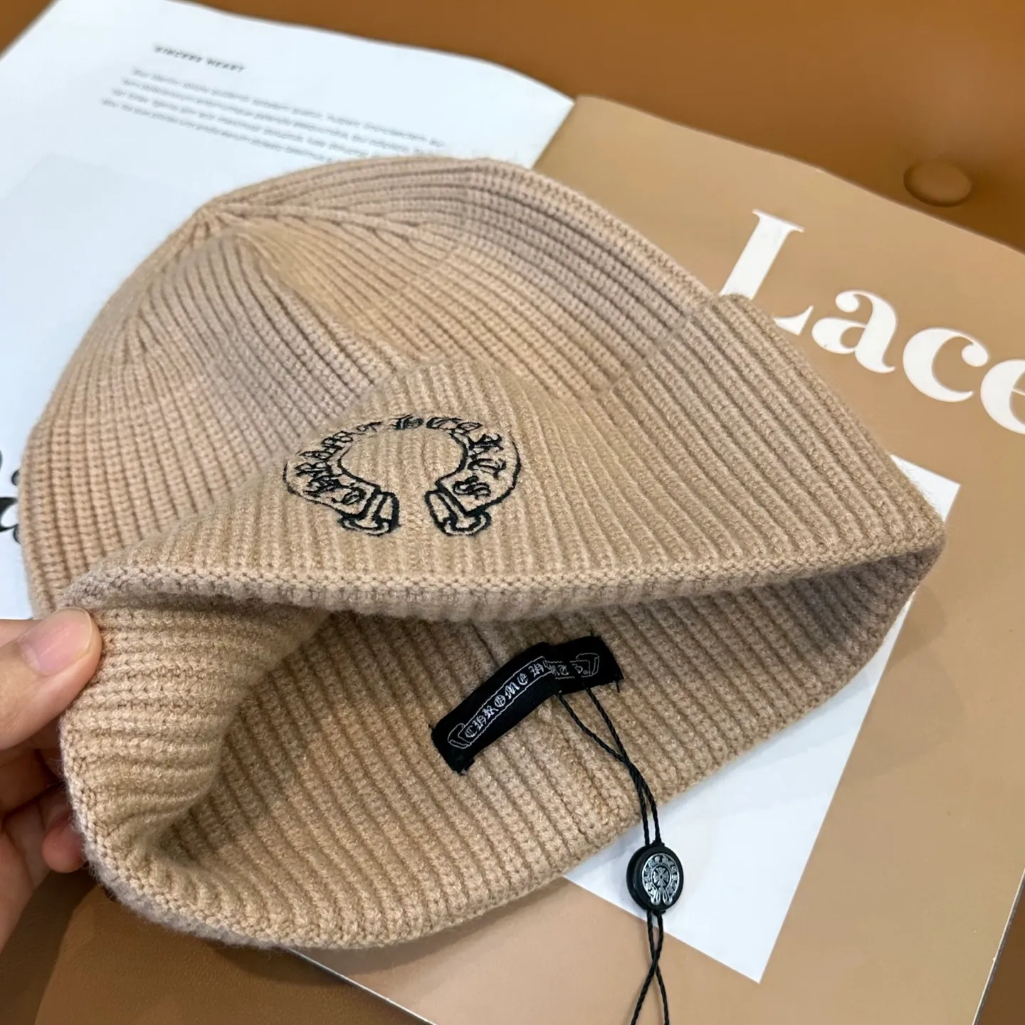 P50 🤍Chrome hearts new autumn and winter embroidered cross knitted hat🧶 One of the must-have hats in autumn and winter~ It really looks good on whoever wears it~, it is also a perfect match in black and white and gray in autumn~
